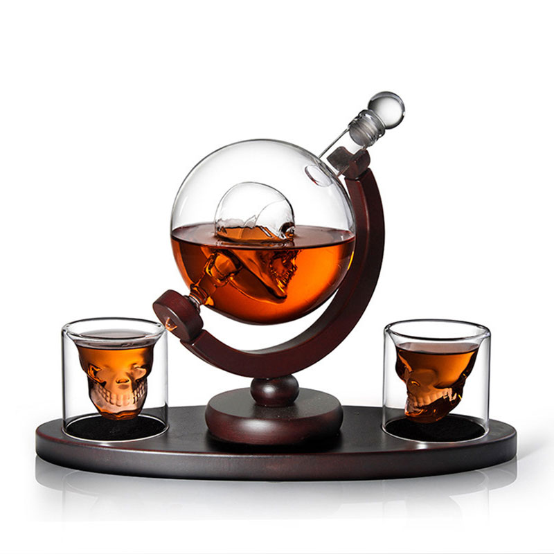 طقم قارورة ويسكي على شكل جمجمة - مراجعة Decanter Globe Set وسعره